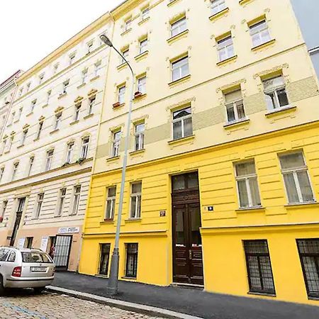 Ground Floor Apartment Прага Экстерьер фото
