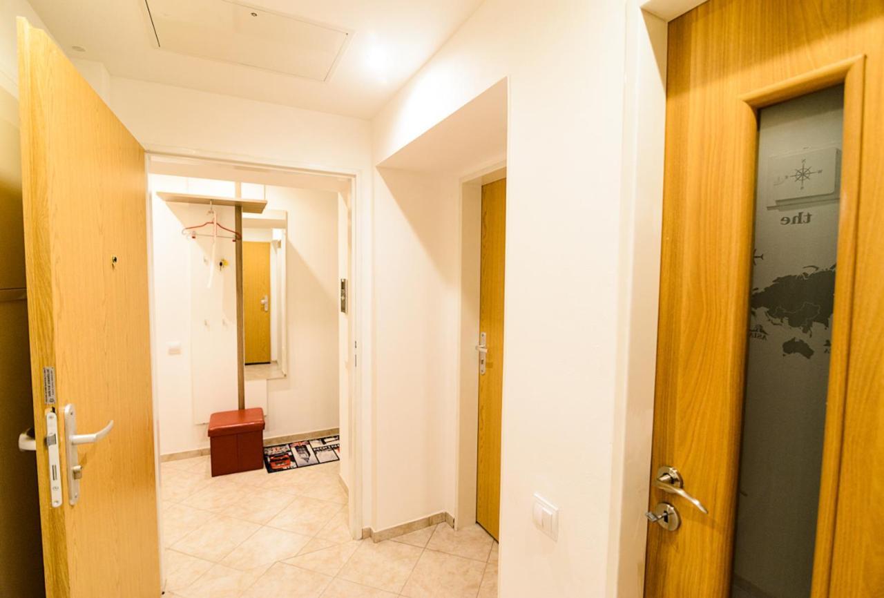 Ground Floor Apartment Прага Экстерьер фото
