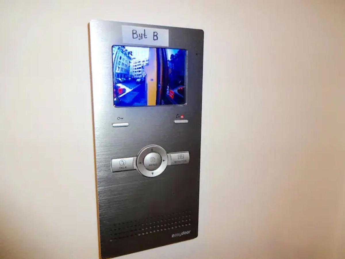 Ground Floor Apartment Прага Экстерьер фото