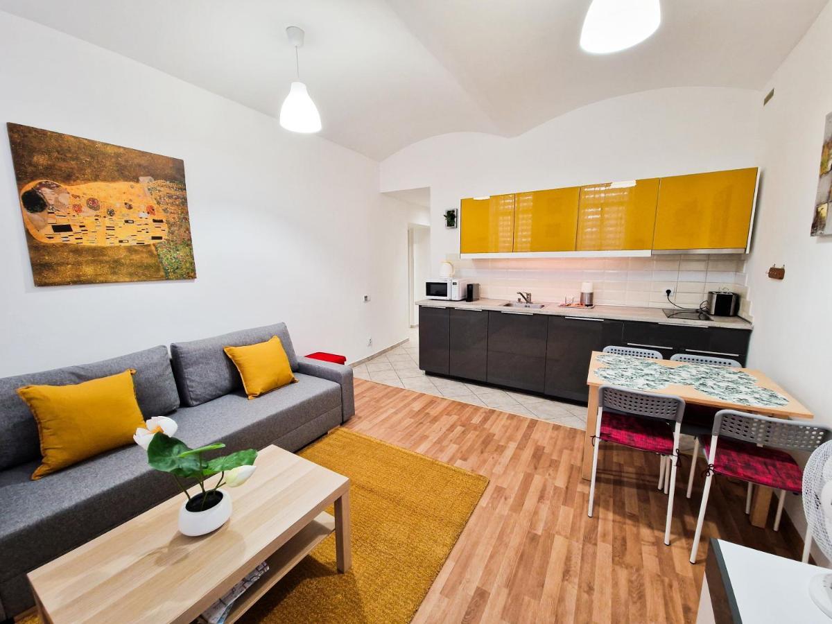 Ground Floor Apartment Прага Экстерьер фото