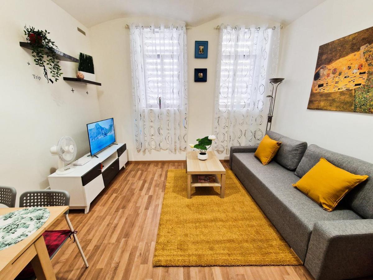 Ground Floor Apartment Прага Экстерьер фото
