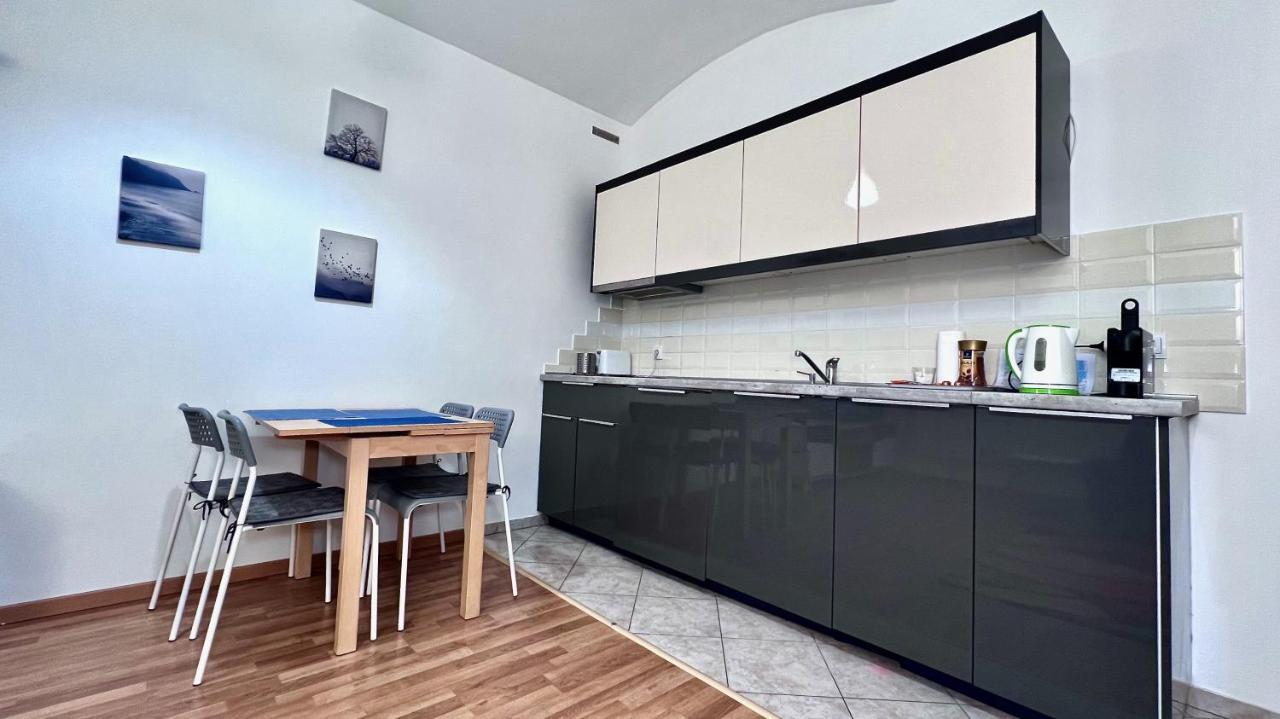 Ground Floor Apartment Прага Экстерьер фото