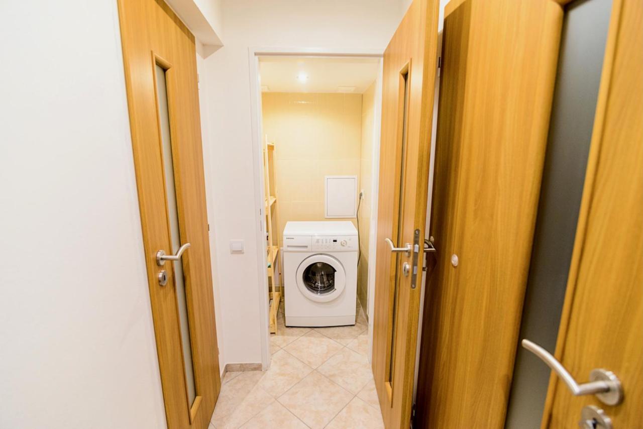 Ground Floor Apartment Прага Экстерьер фото