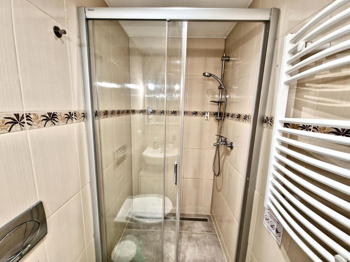 Ground Floor Apartment Прага Экстерьер фото